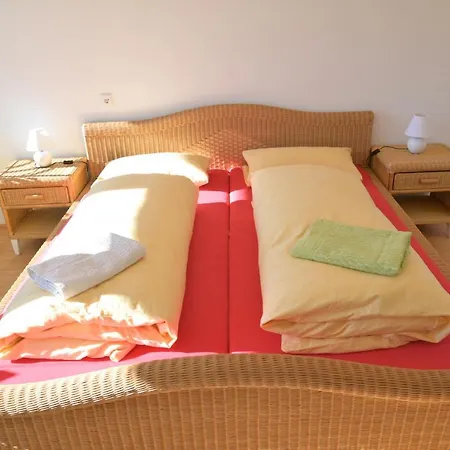 Bio-gaestehaus Rhoendistel 招待所 3*