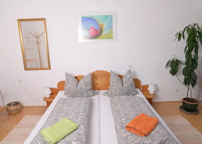 Bio-gaestehaus Rhoendistel 招待所 3*